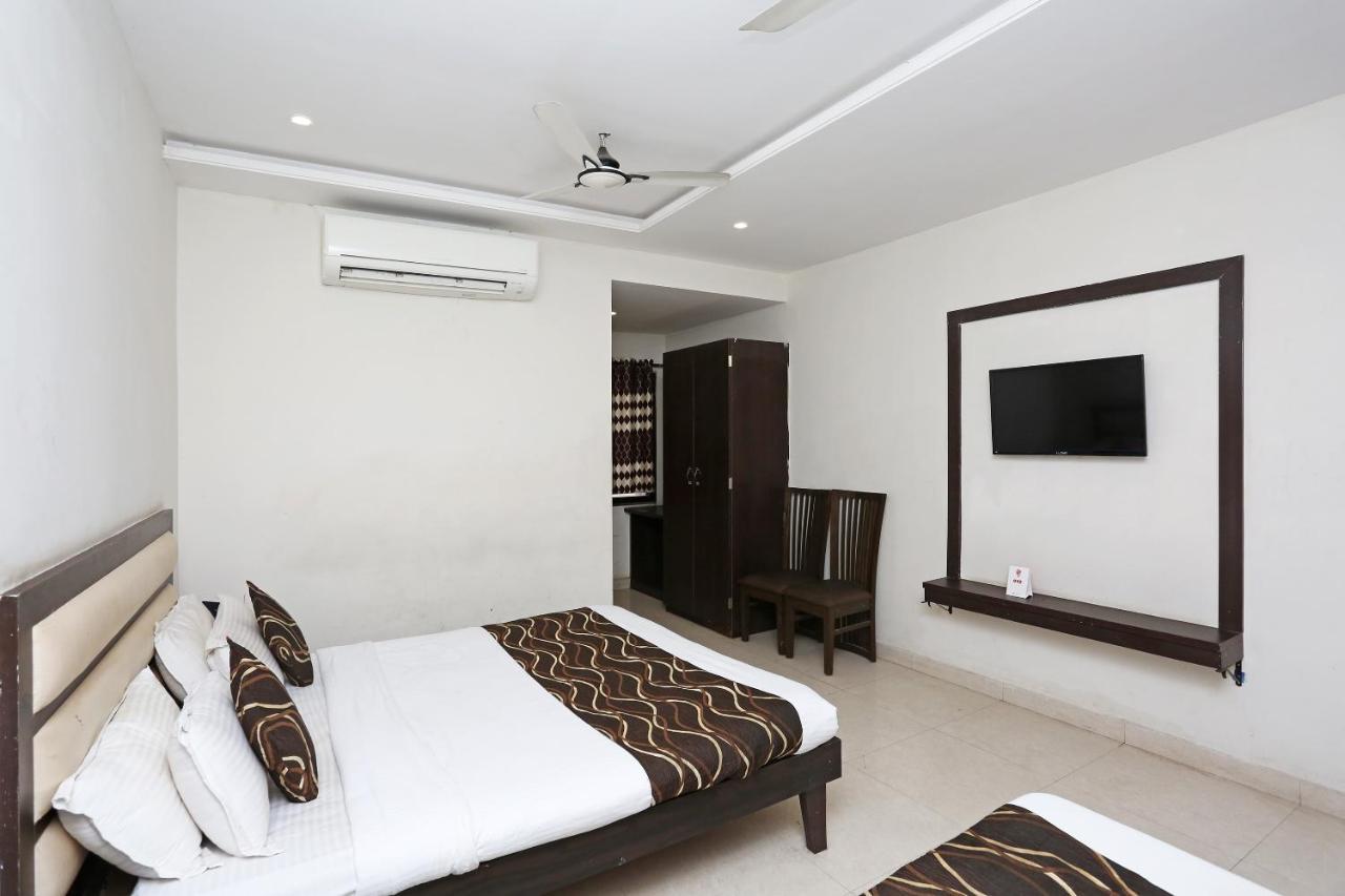 Oyo 6359 Hotel Mezbaan Regency Raipur  Room photo